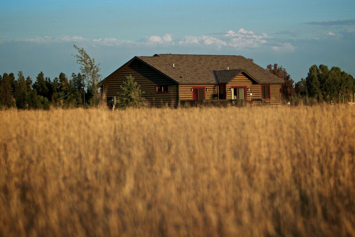 Panoramic view of the Wind River Mountains from Split Diamond Meadows